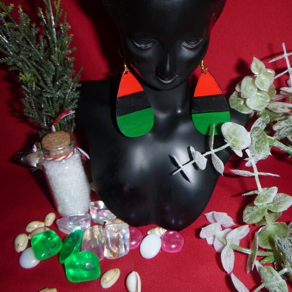 Afrocentric Earring / Wooden Earring / Handcrafted Earring / Tear Drop Earring - Picture 2 of 7